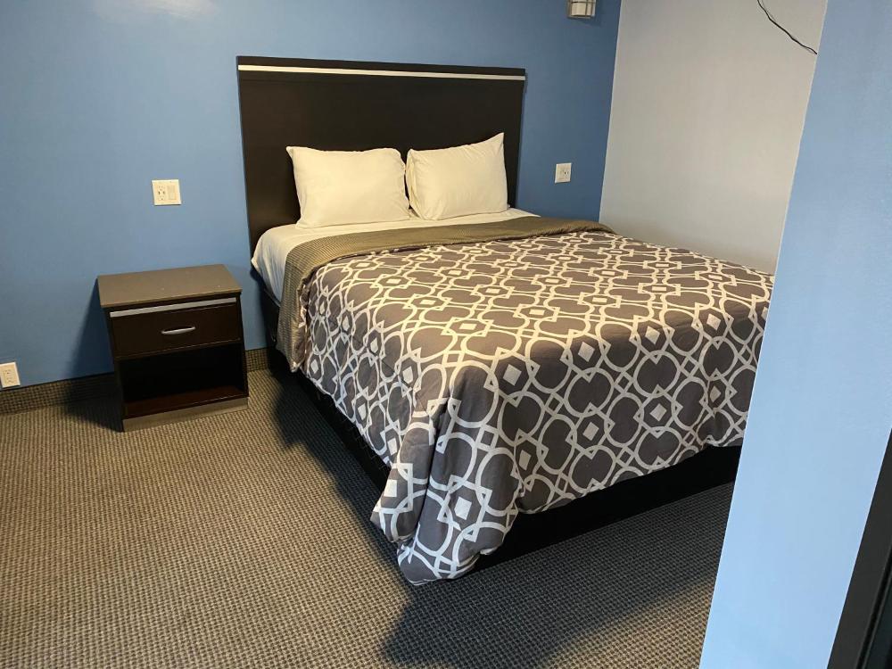 Queen Room interior