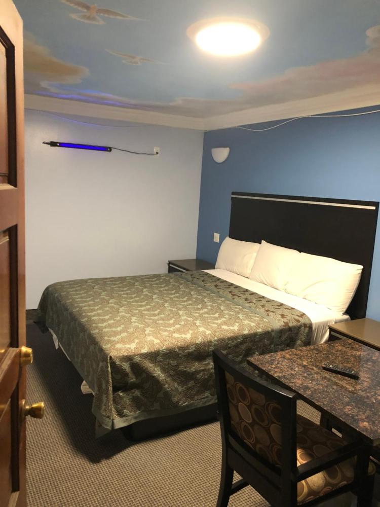 Golden West Manor Motel